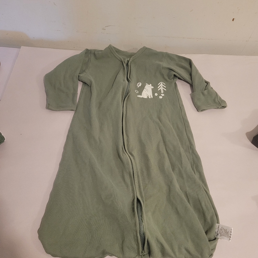 4/$10 Yoofoss Green Zipper Sleep Sack Size 6 Months